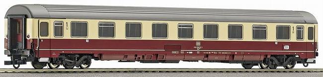Passenger car 1st class in TEE livery<br /><a href='images/pictures/Roco/45705.jpg' target='_blank'>Full size image</a>